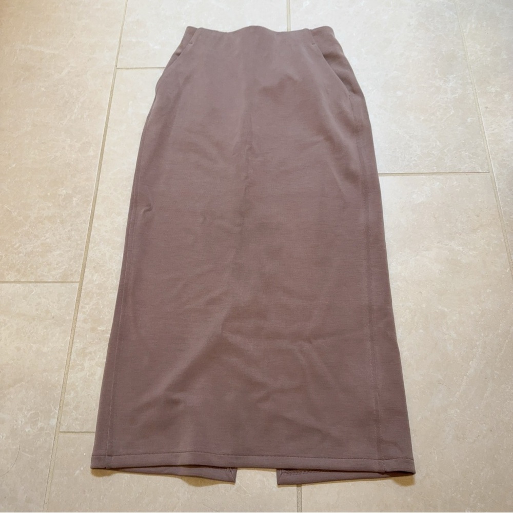 Lululemon Athletica Softstreme High-Rise
Midi Skirt Color：Taupetastic Size：0